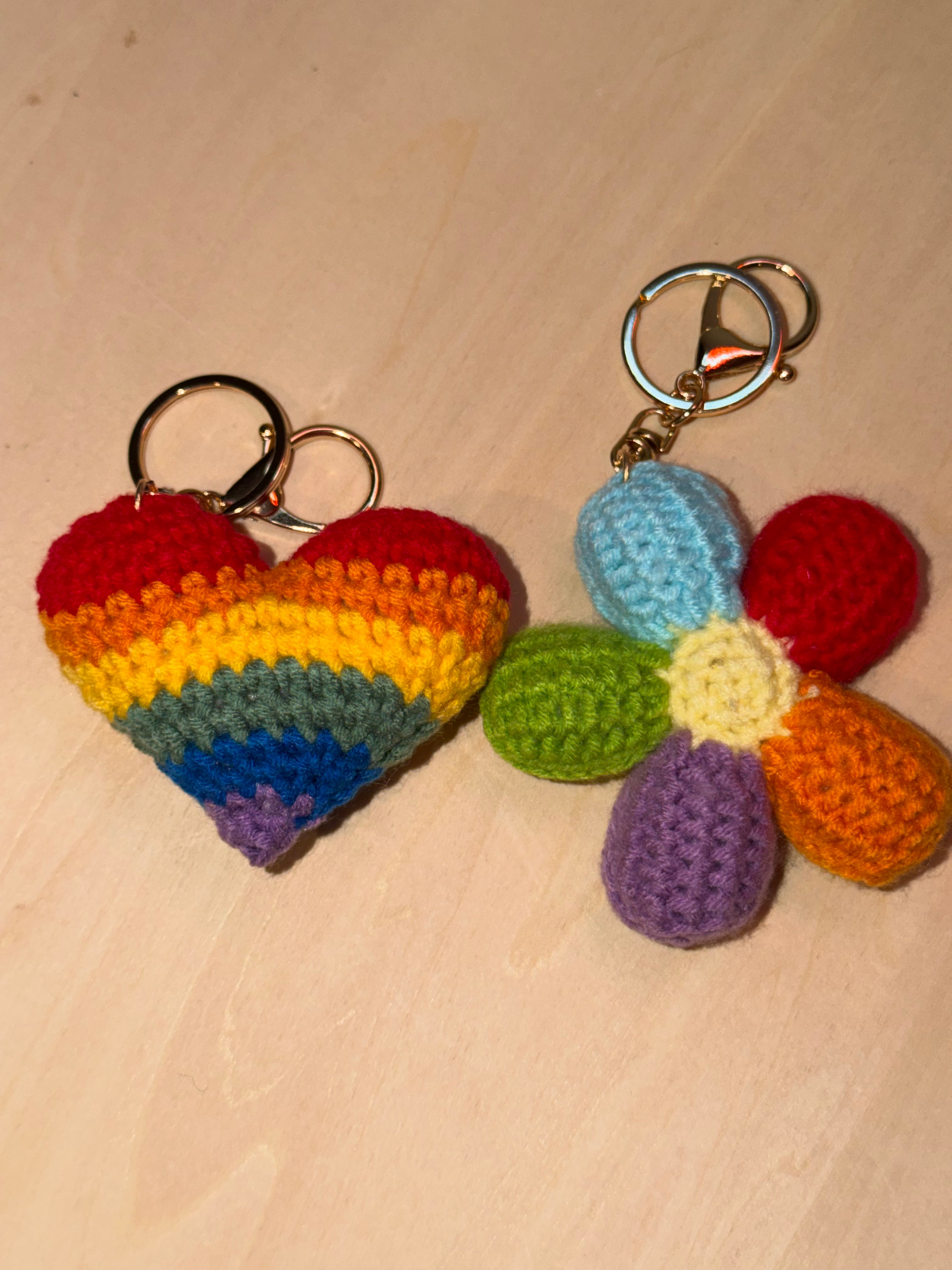 Pridefarga heklecharms