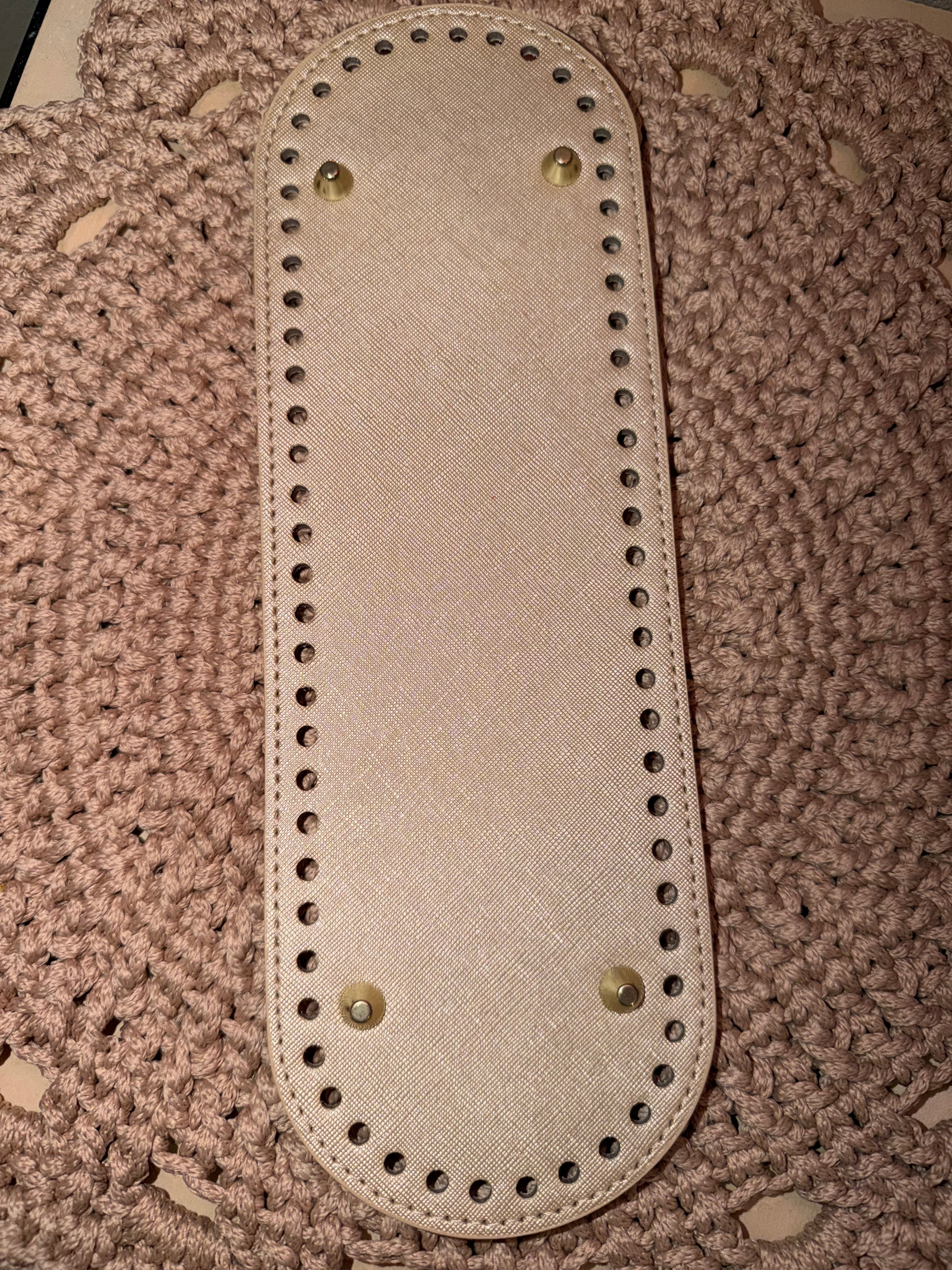 Bunnar med føtter - 30 x 10 cm