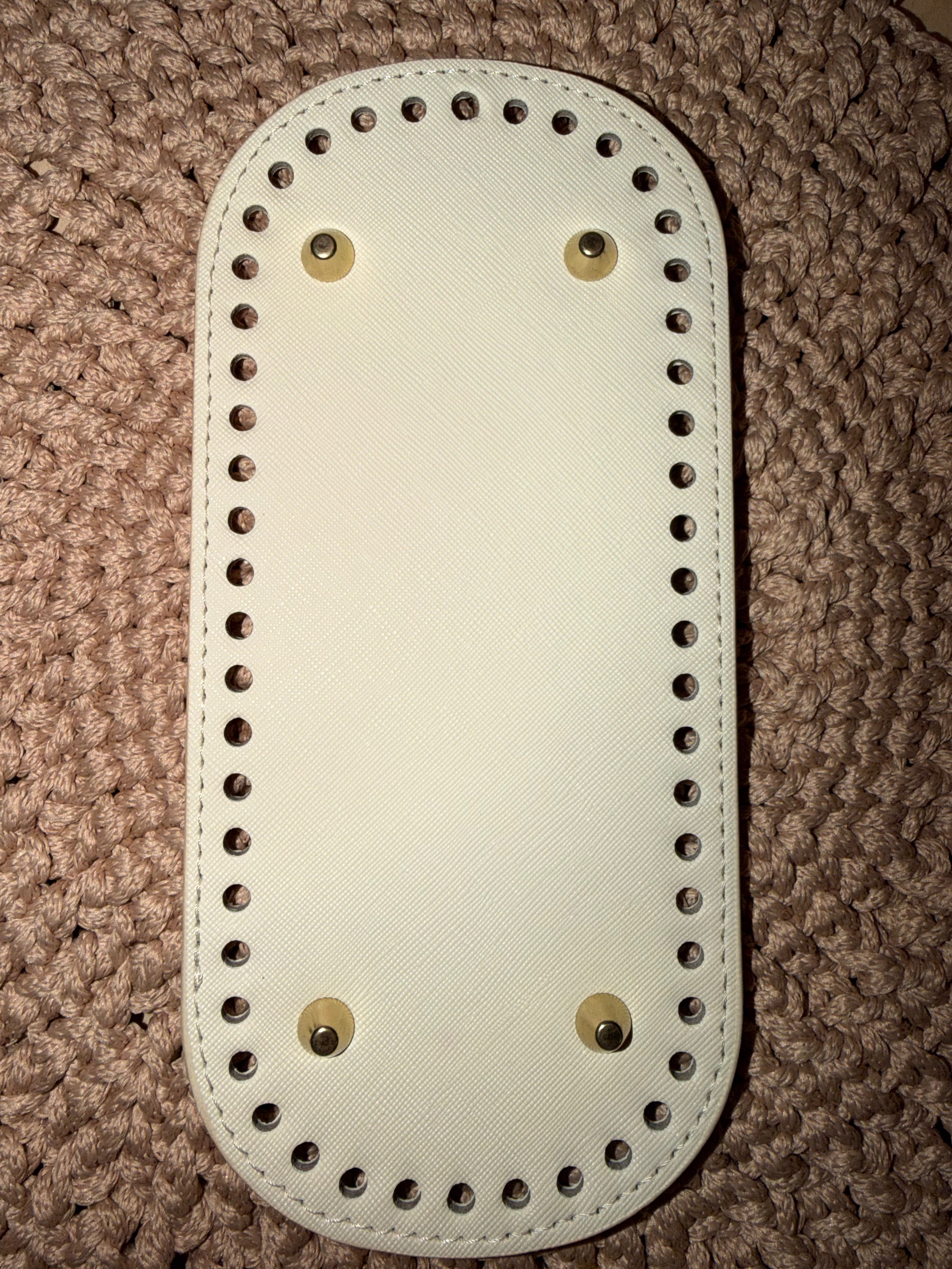 Bunnar m/føtter - 22 x 10 cm