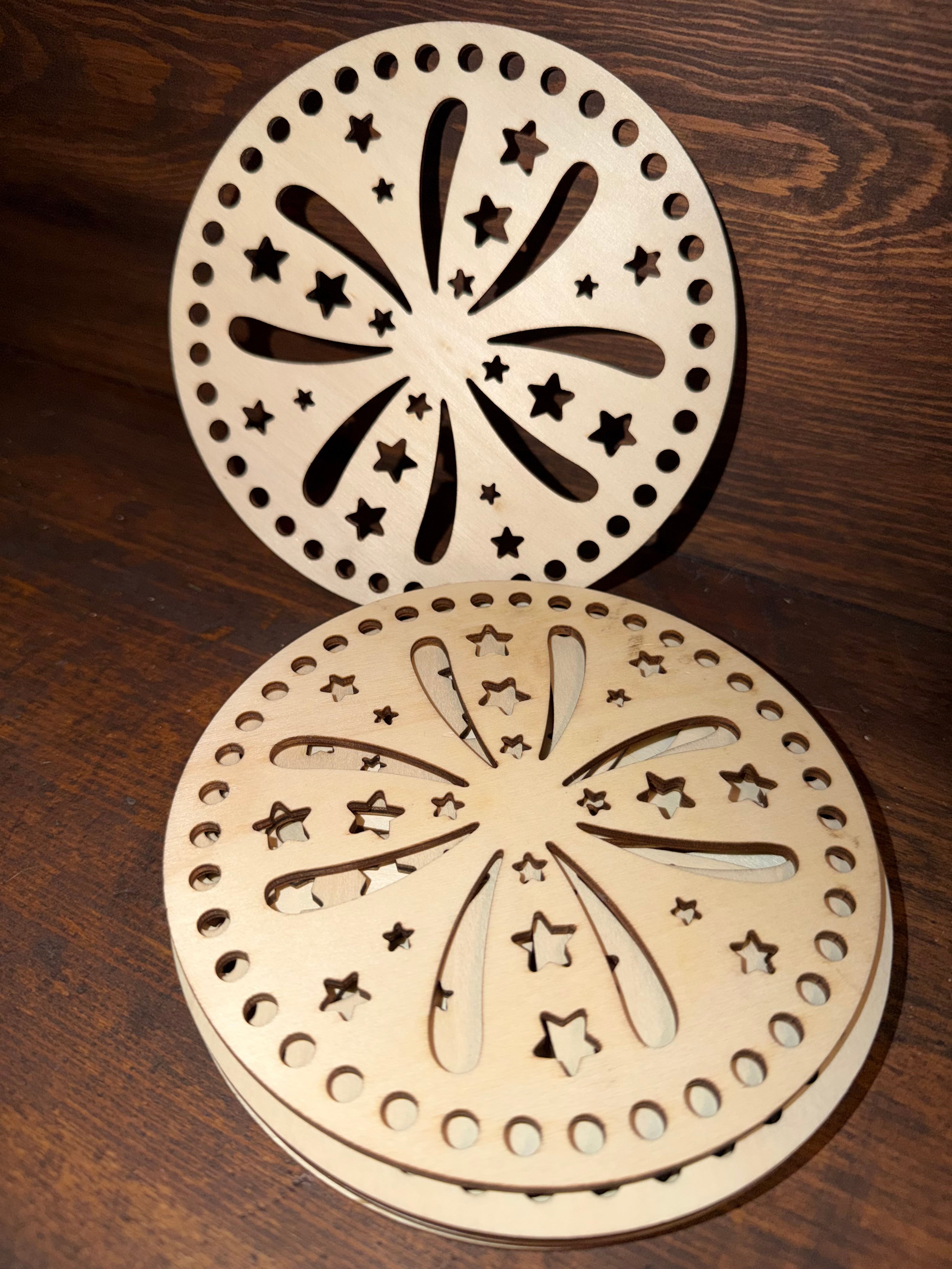 Runde trebunnar/toppar med motiv 15 cm