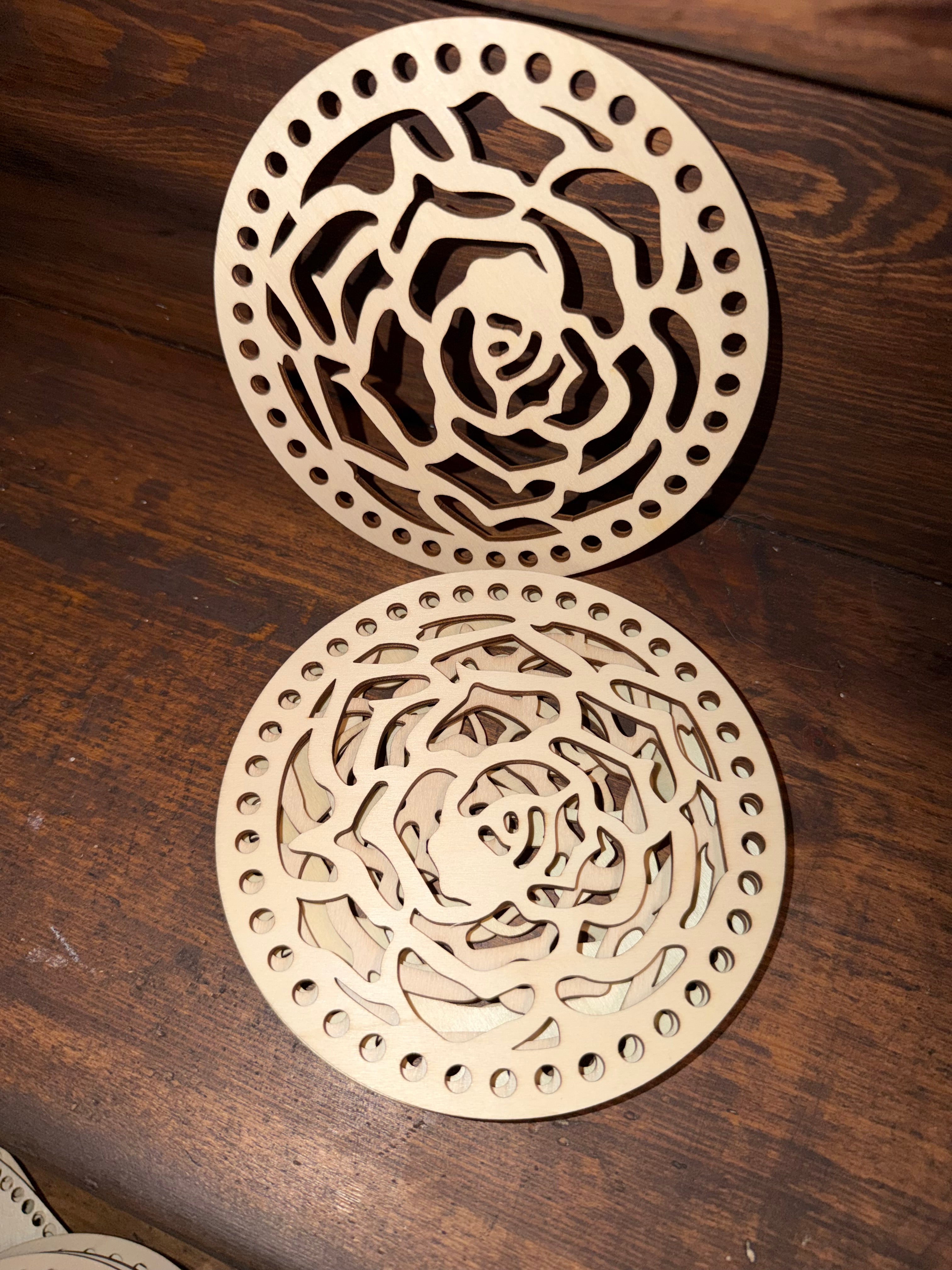 Runde trebunnar/toppar med motiv 15 cm