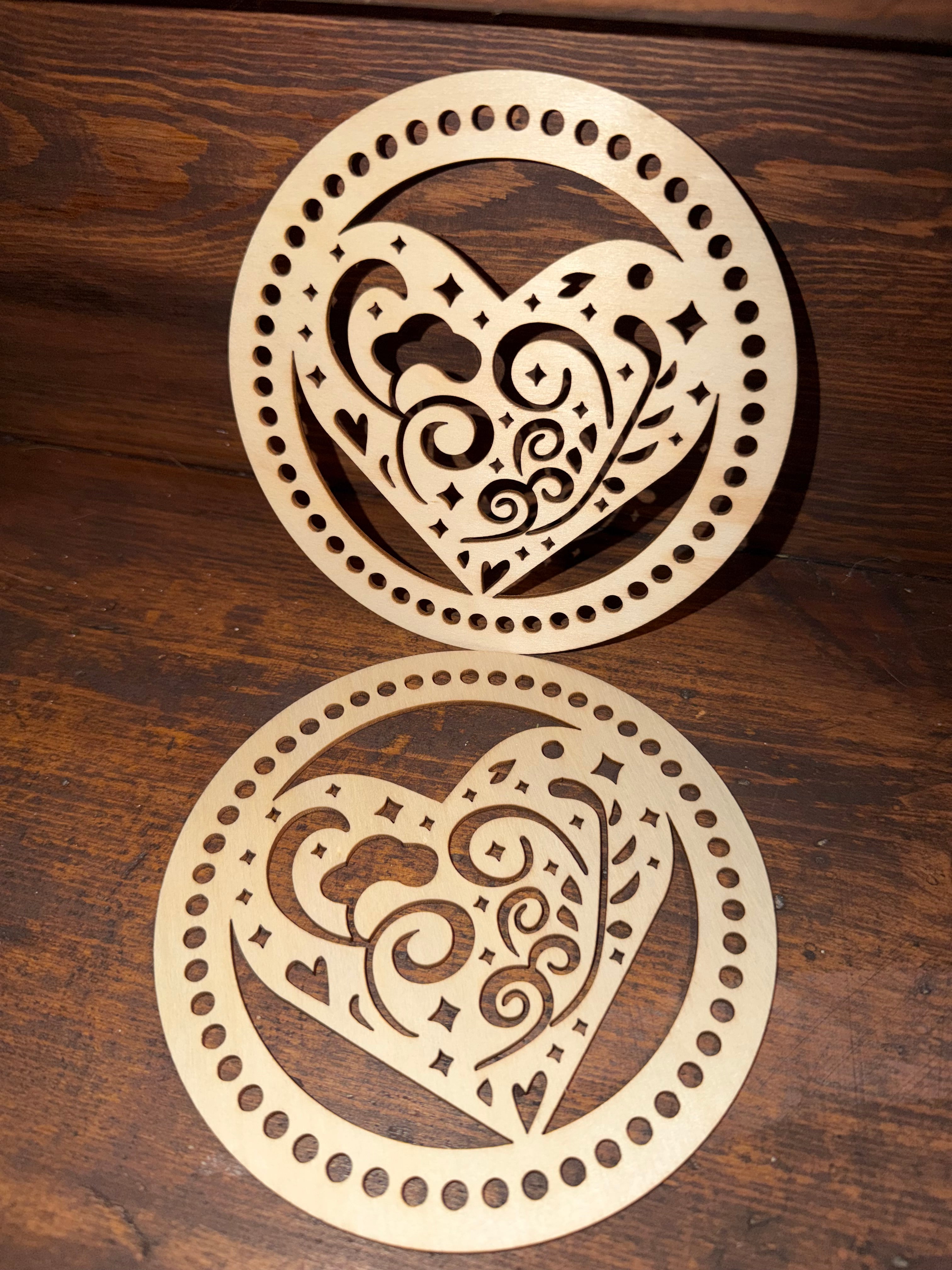 Runde trebunnar/toppar med motiv 15 cm