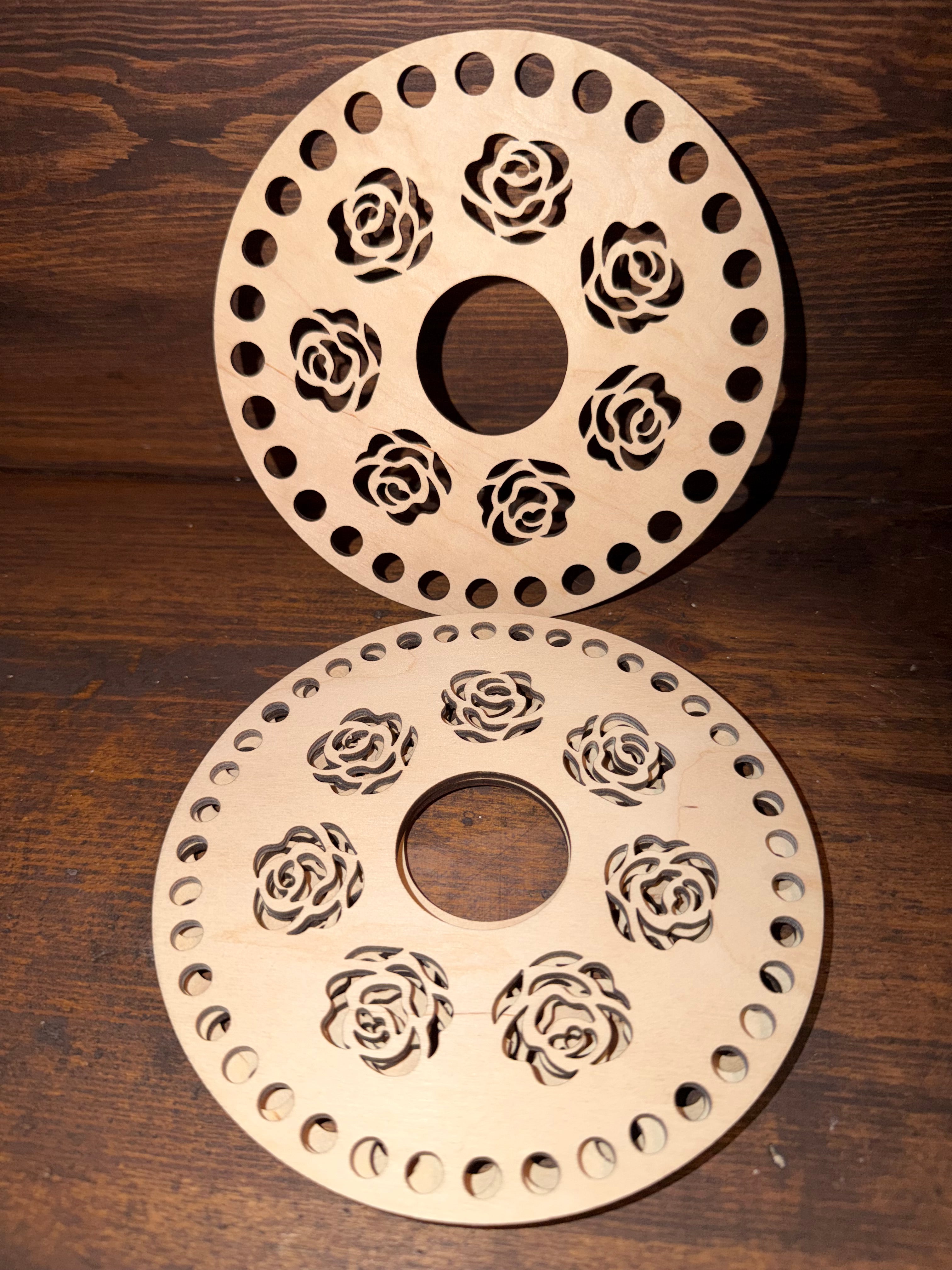 Runde trebunnar/toppar med motiv 15 cm