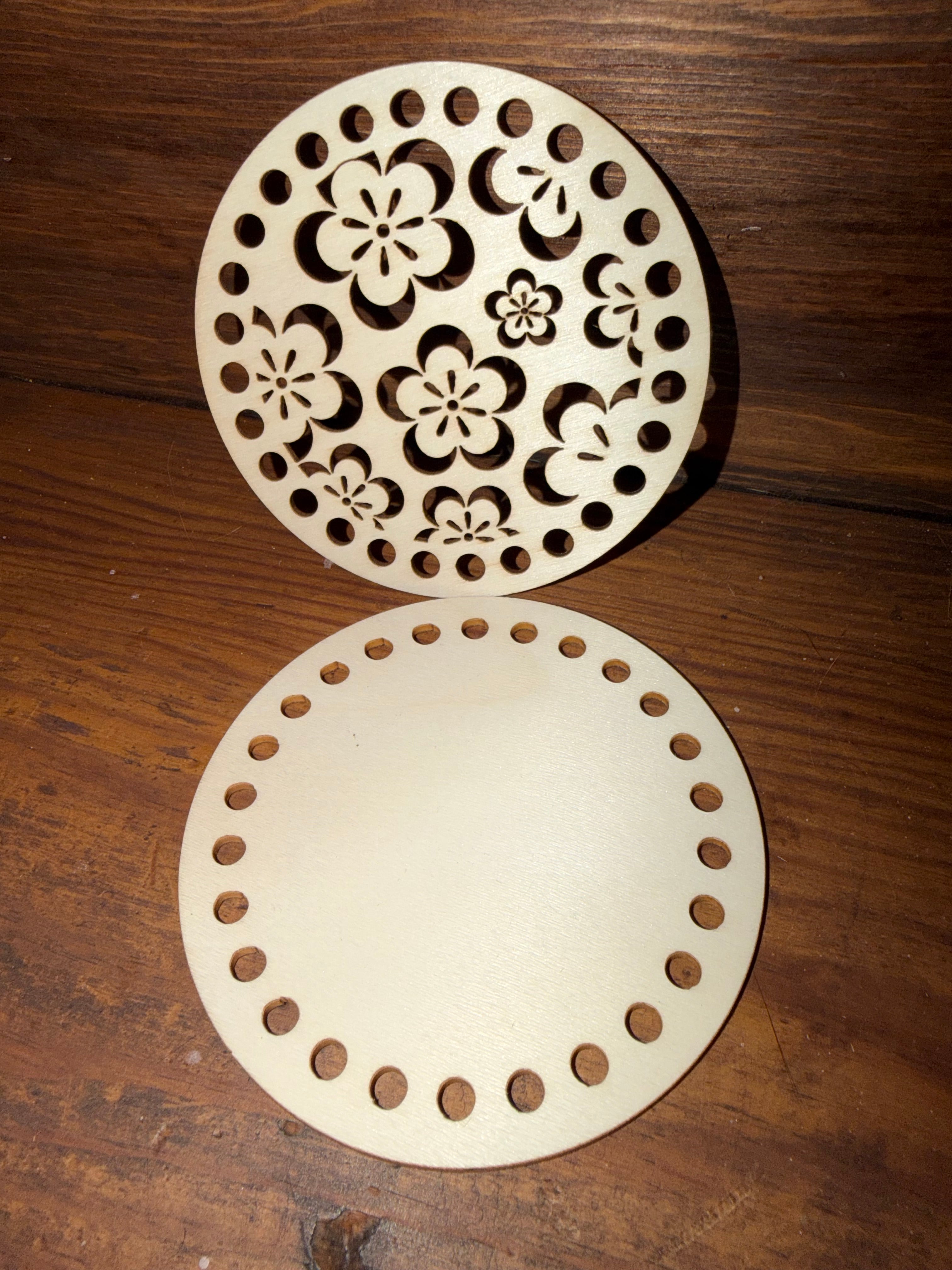 Runde trebunnar/toppar med motiv 15 cm