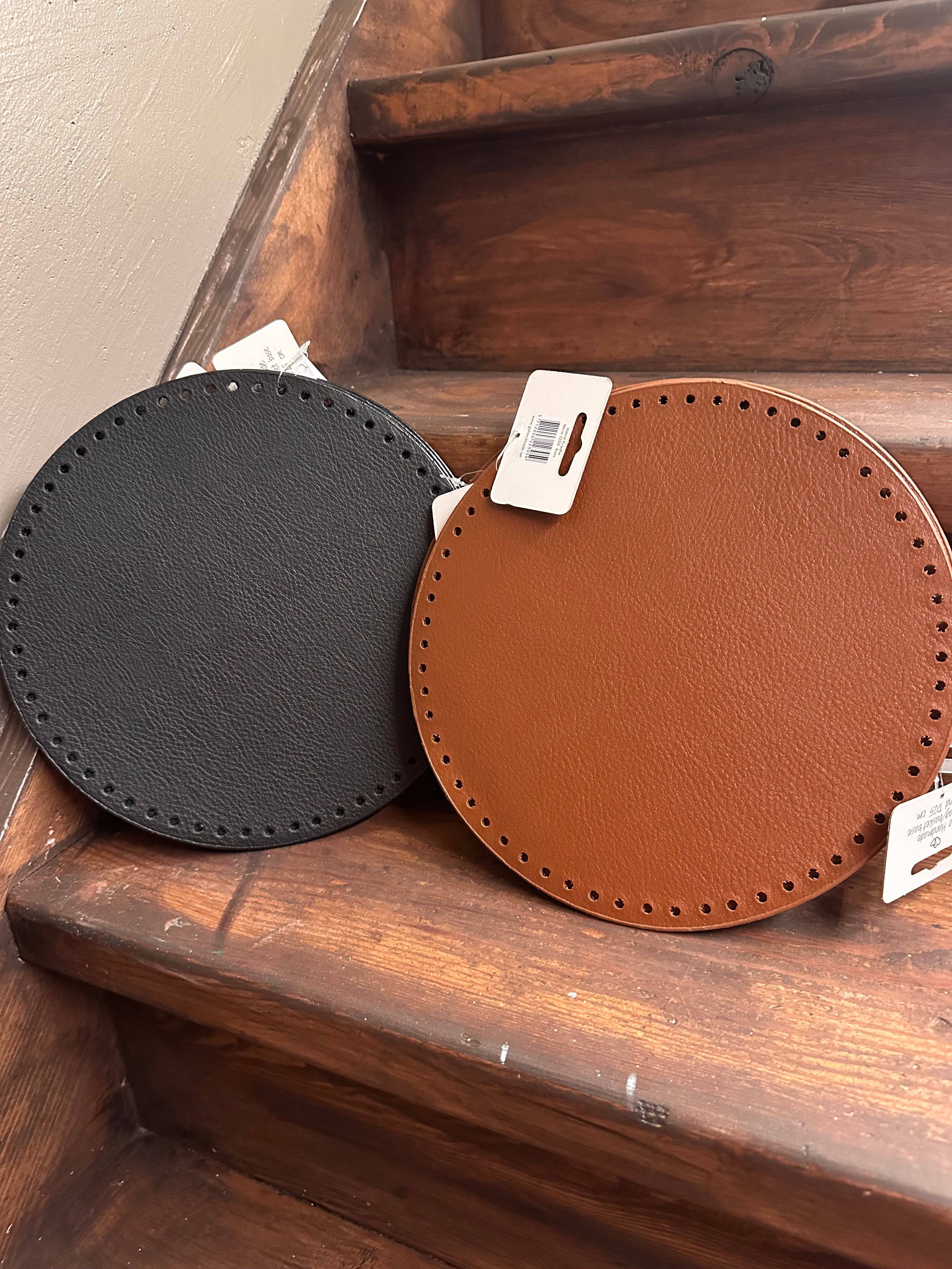 Lær- og skinnbunnar til vesker og korger