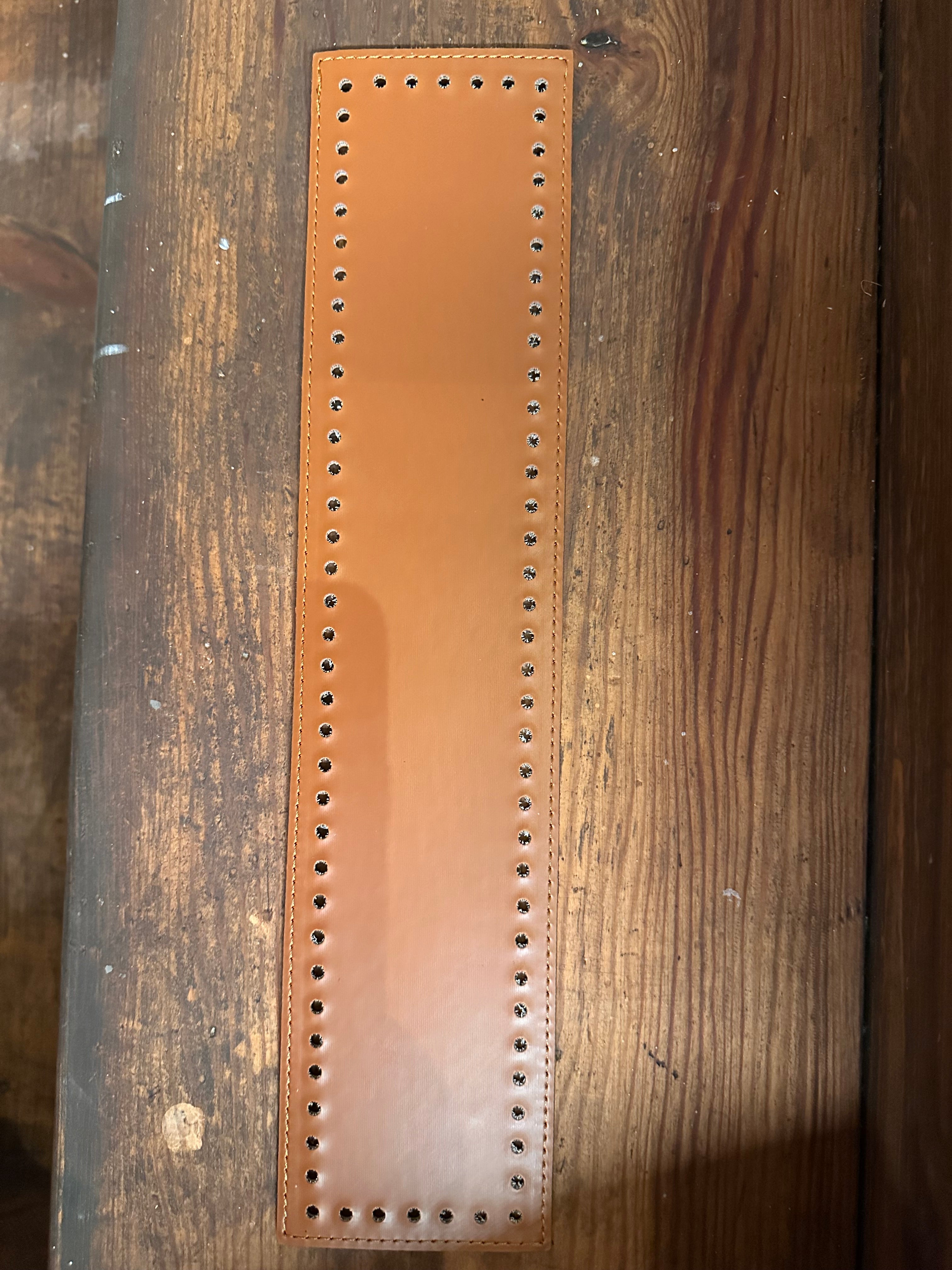 Lær- og skinnbunnar til vesker og korger